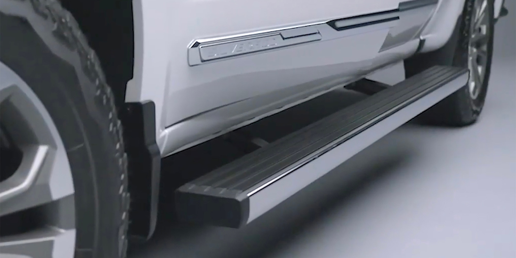 Nova Silverado 2026 com estribos elétricos retráteis